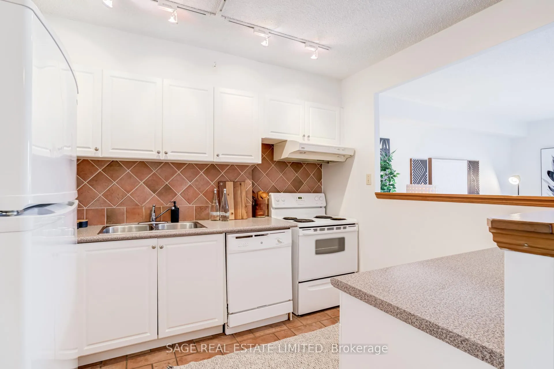Photo 8 of Unit 503, 212 St. George Street, Toronto, The Annex — HOMEH