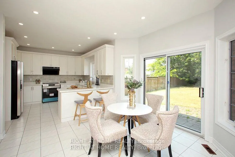 Photo 8 of 6 Pembrooke Road, Markham, Cachet — HOMEH