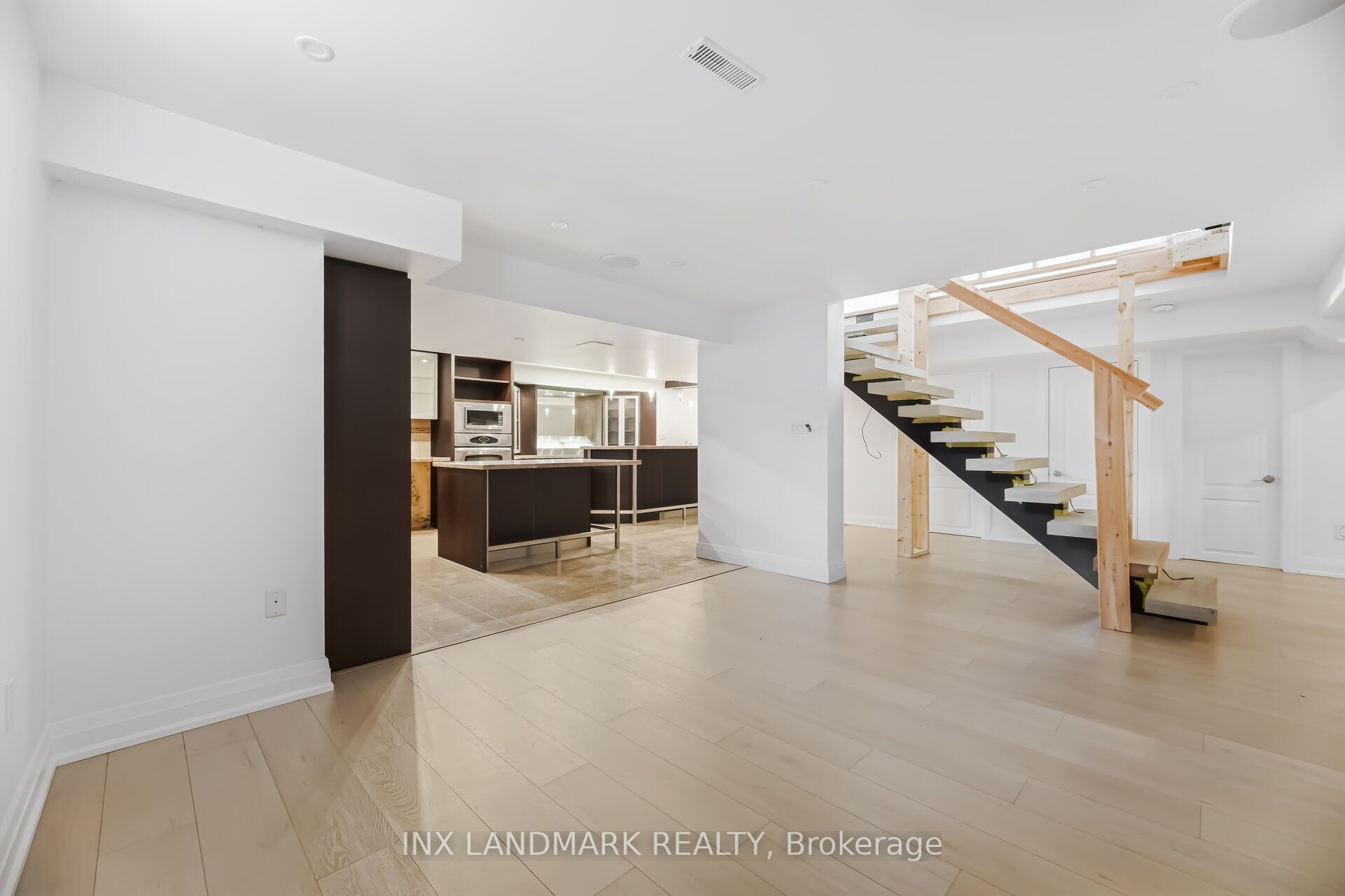 Photo 32 of 18 Forest Fountain Drive, Vaughan, Sonoma Heights — HOMEH