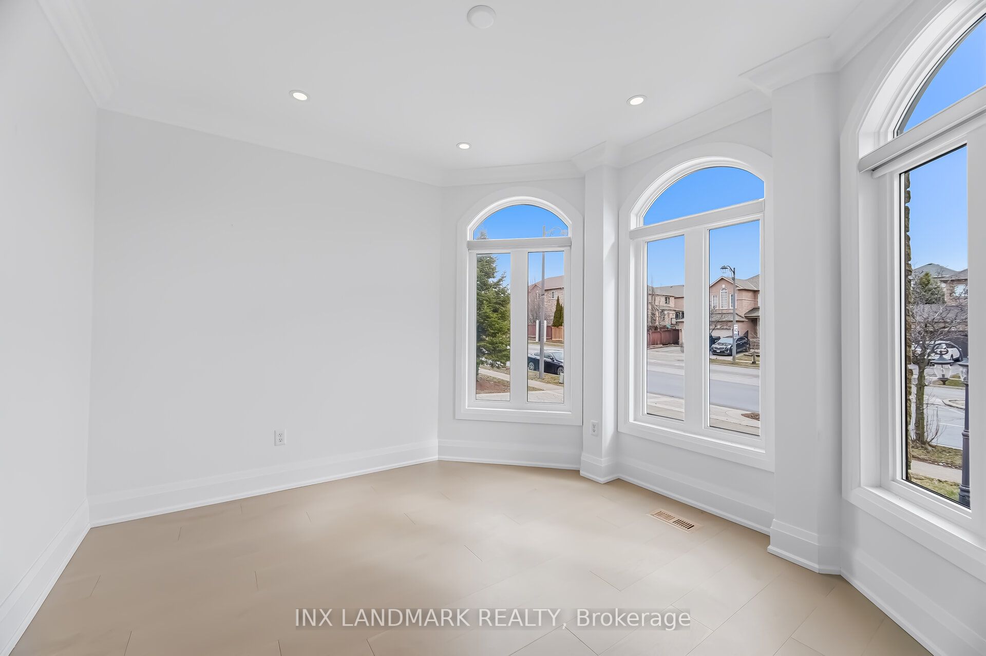 Photo 16 of 18 Forest Fountain Drive, Vaughan, Sonoma Heights — HOMEH