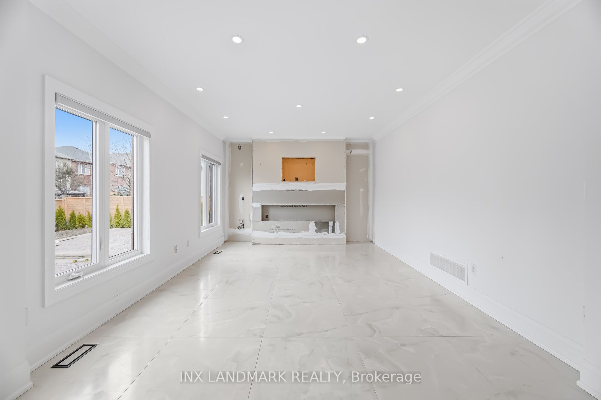 Photo 15 of 18 Forest Fountain Drive, Vaughan, Sonoma Heights — HOMEH