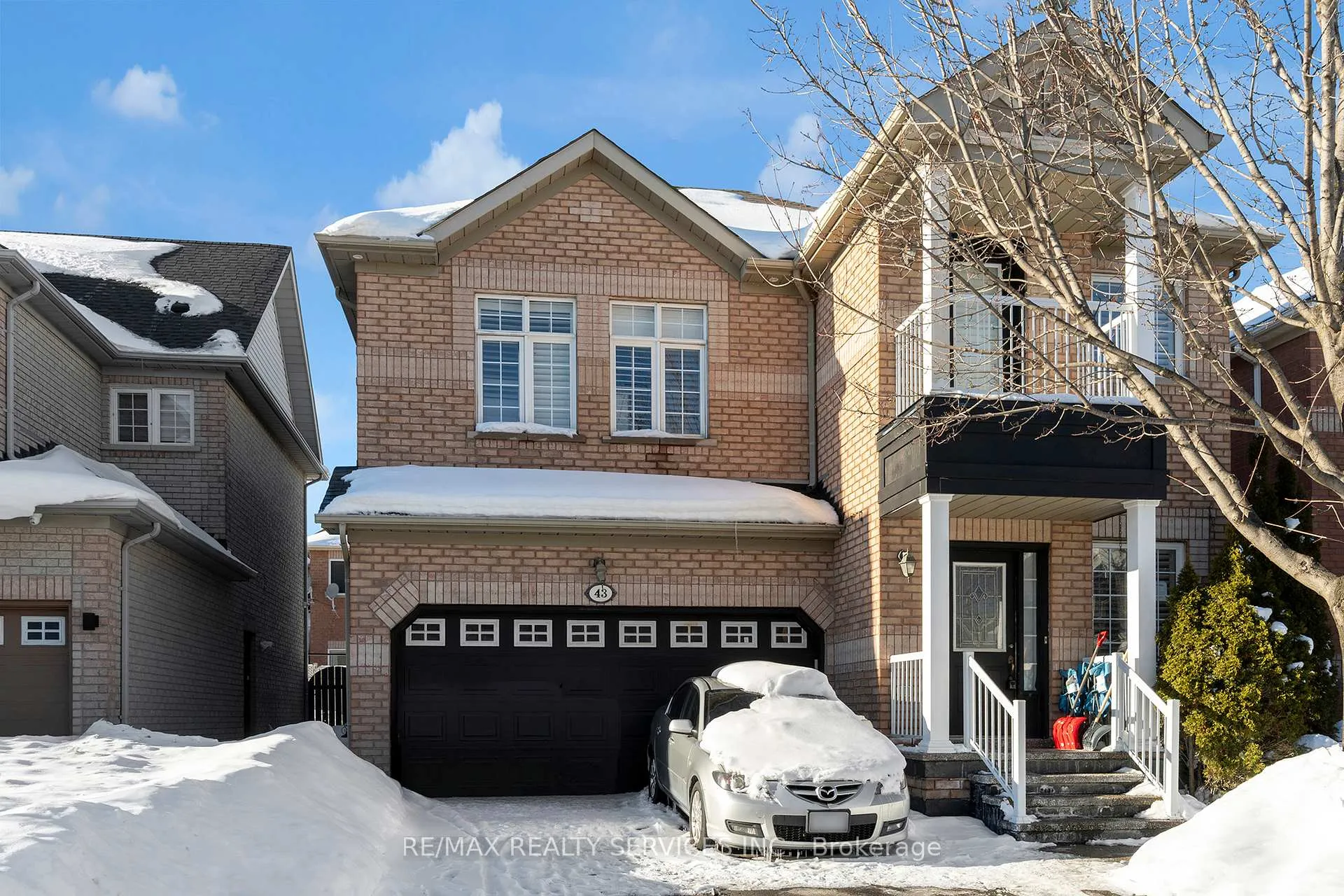 Photo 2 of 43 Masters Green Crescent, Brampton, Snelgrove — HOMEH