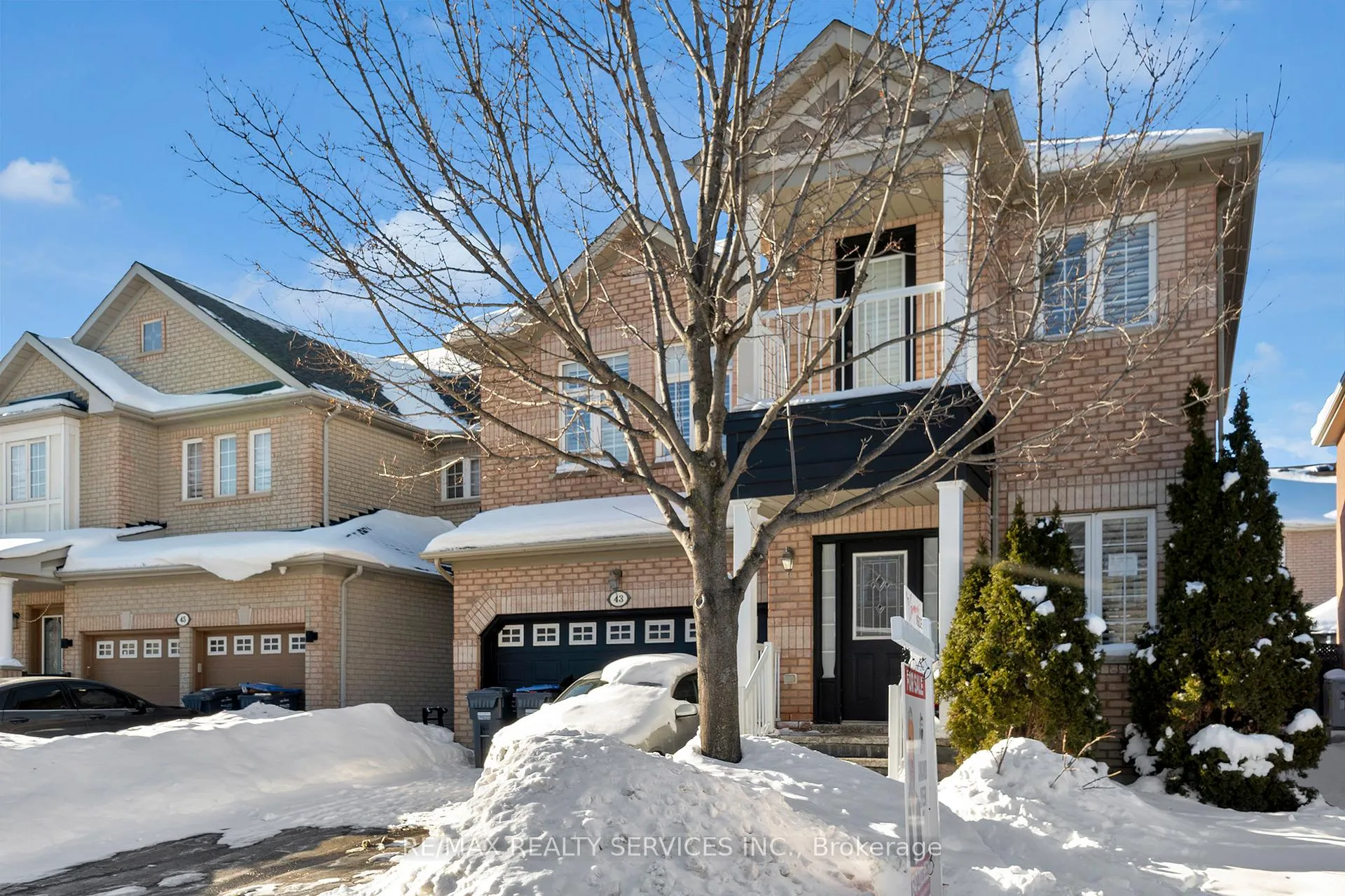 Photo 4 of 43 Masters Green Crescent, Brampton, Snelgrove — HOMEH