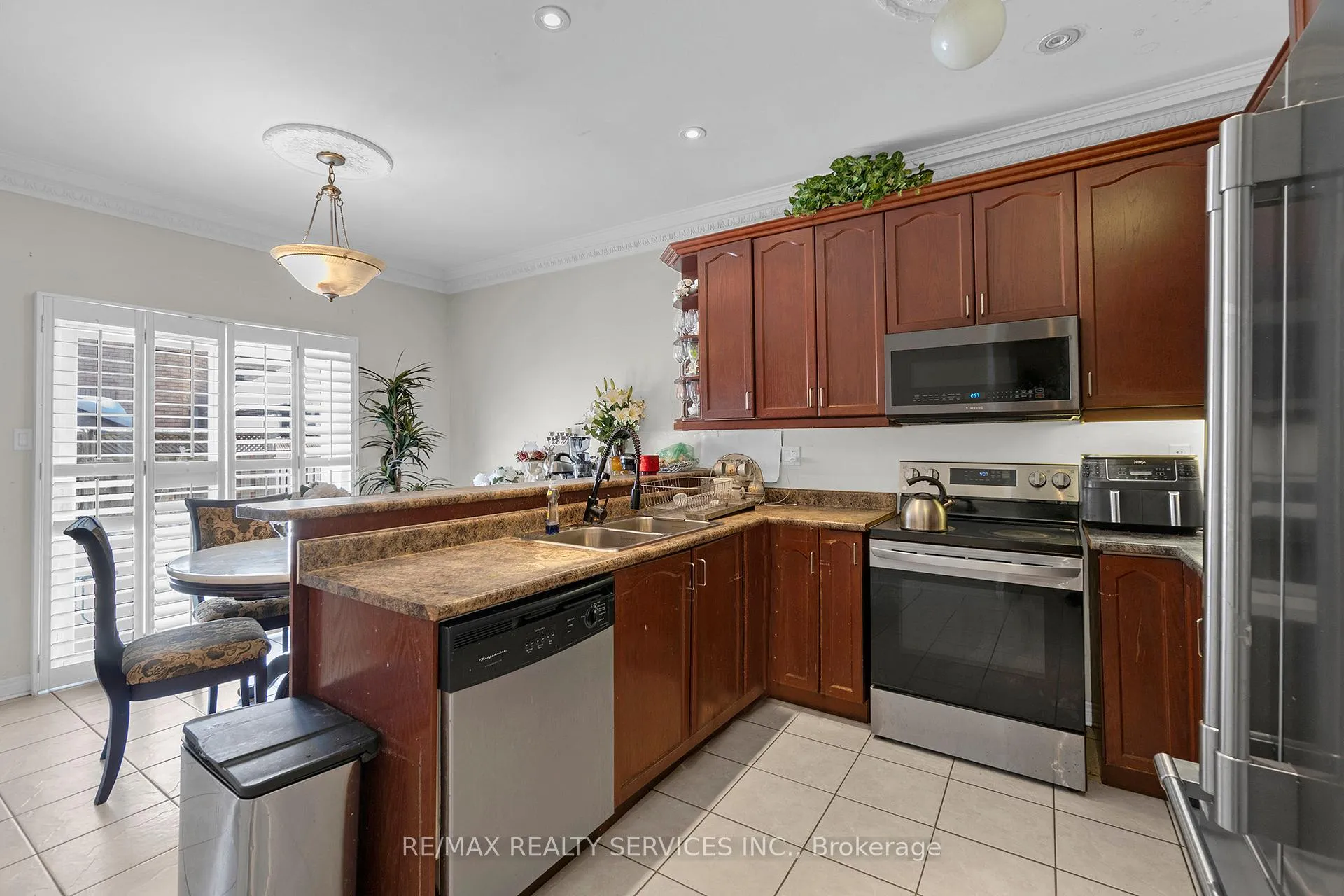 Photo 10 of 43 Masters Green Crescent, Brampton, Snelgrove — HOMEH