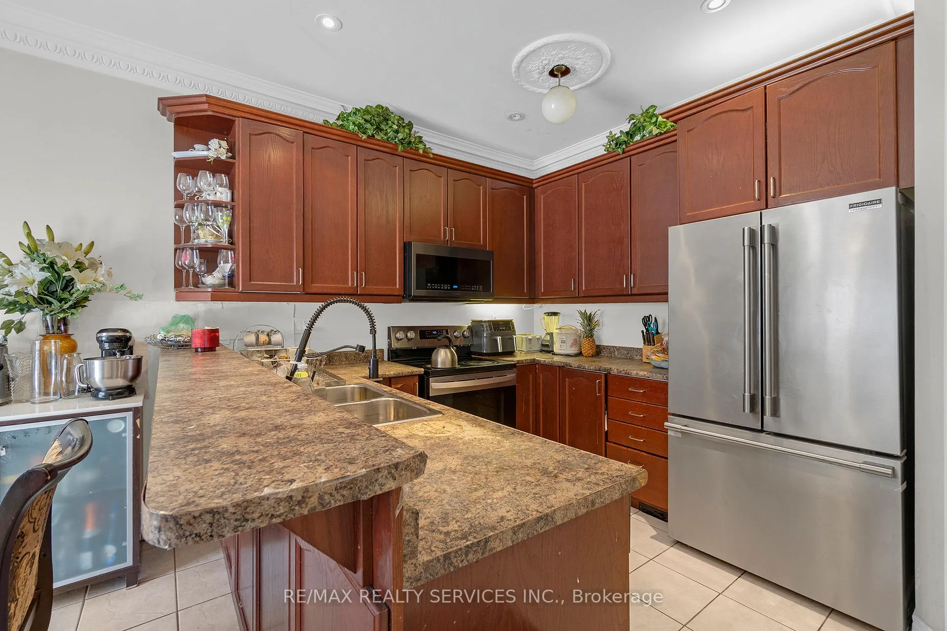 Photo 14 of 43 Masters Green Crescent, Brampton, Snelgrove — HOMEH