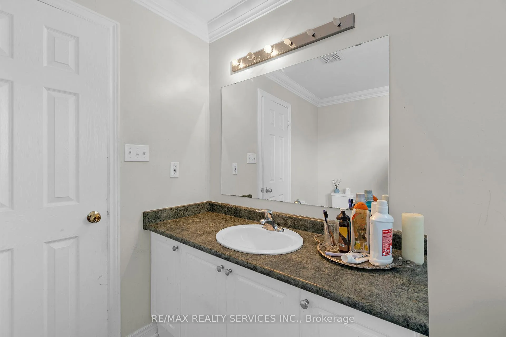 Photo 24 of 43 Masters Green Crescent, Brampton, Snelgrove — HOMEH