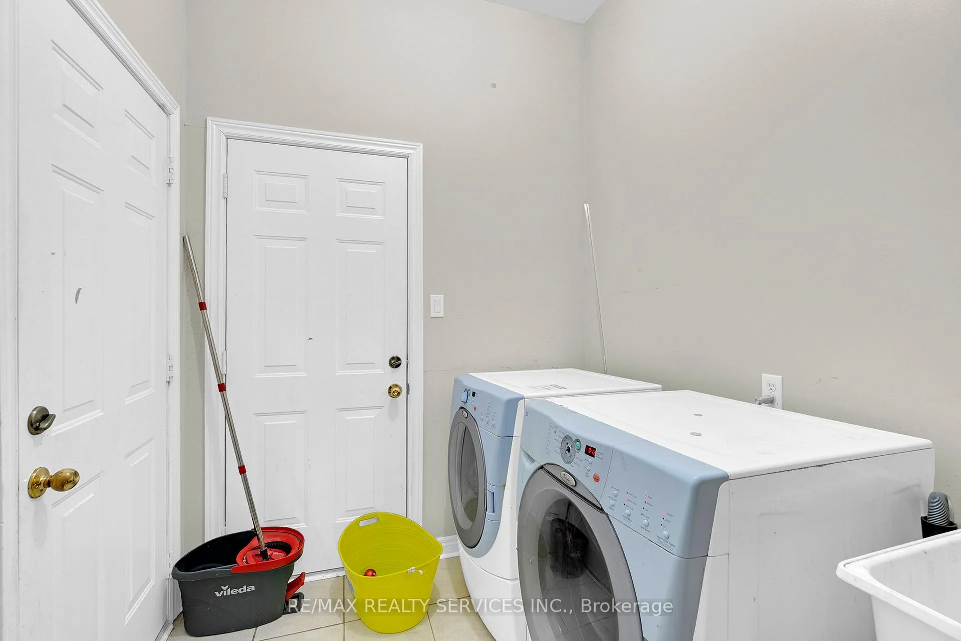 Photo 32 of 43 Masters Green Crescent, Brampton, Snelgrove — HOMEH