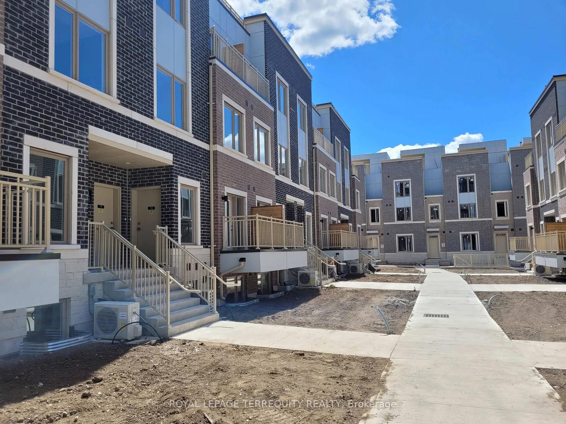 Photo 1 of Unit 33, 21 Honeycrisp Crescent, Vaughan, Vaughan Corporate Centre — HOMEH