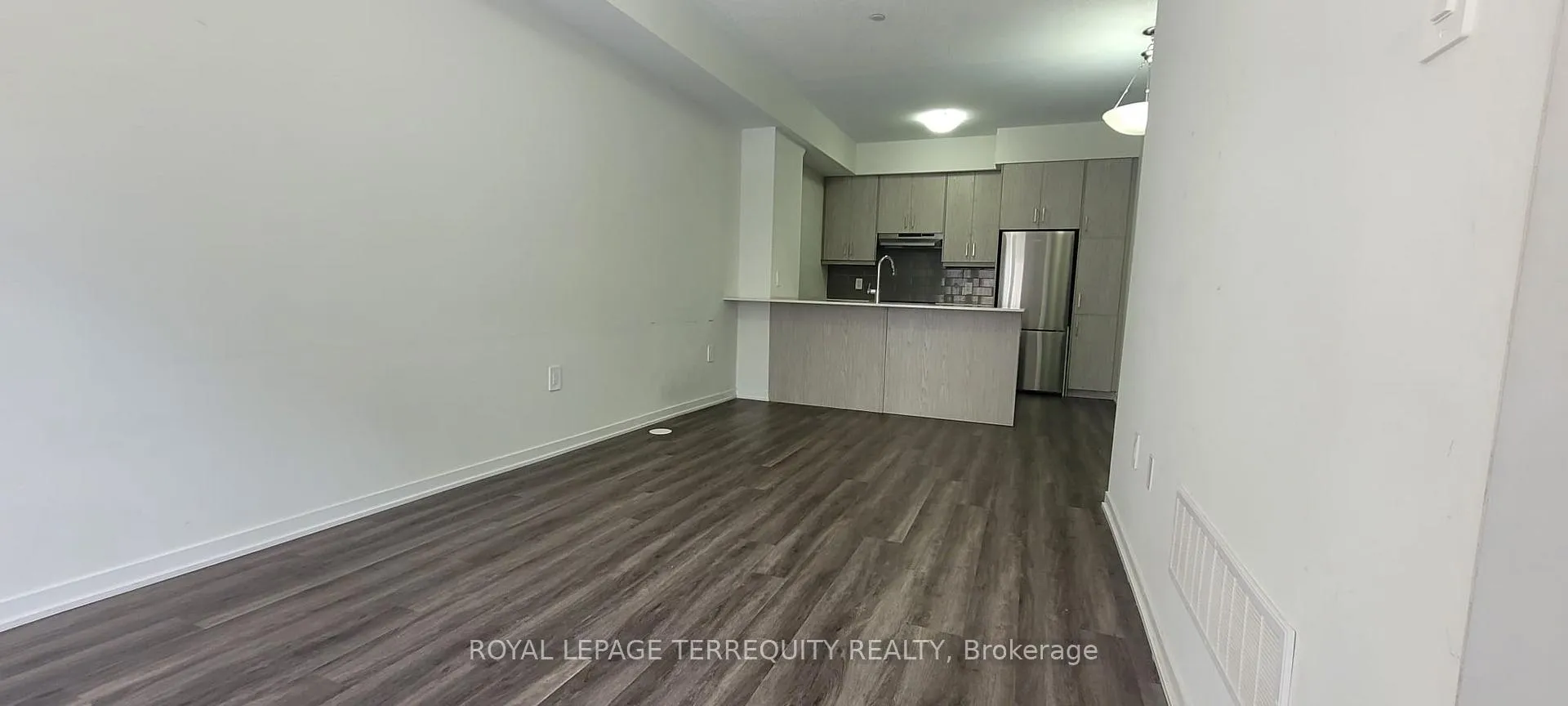 Photo 3 of Unit 33, 21 Honeycrisp Crescent, Vaughan, Vaughan Corporate Centre — HOMEH