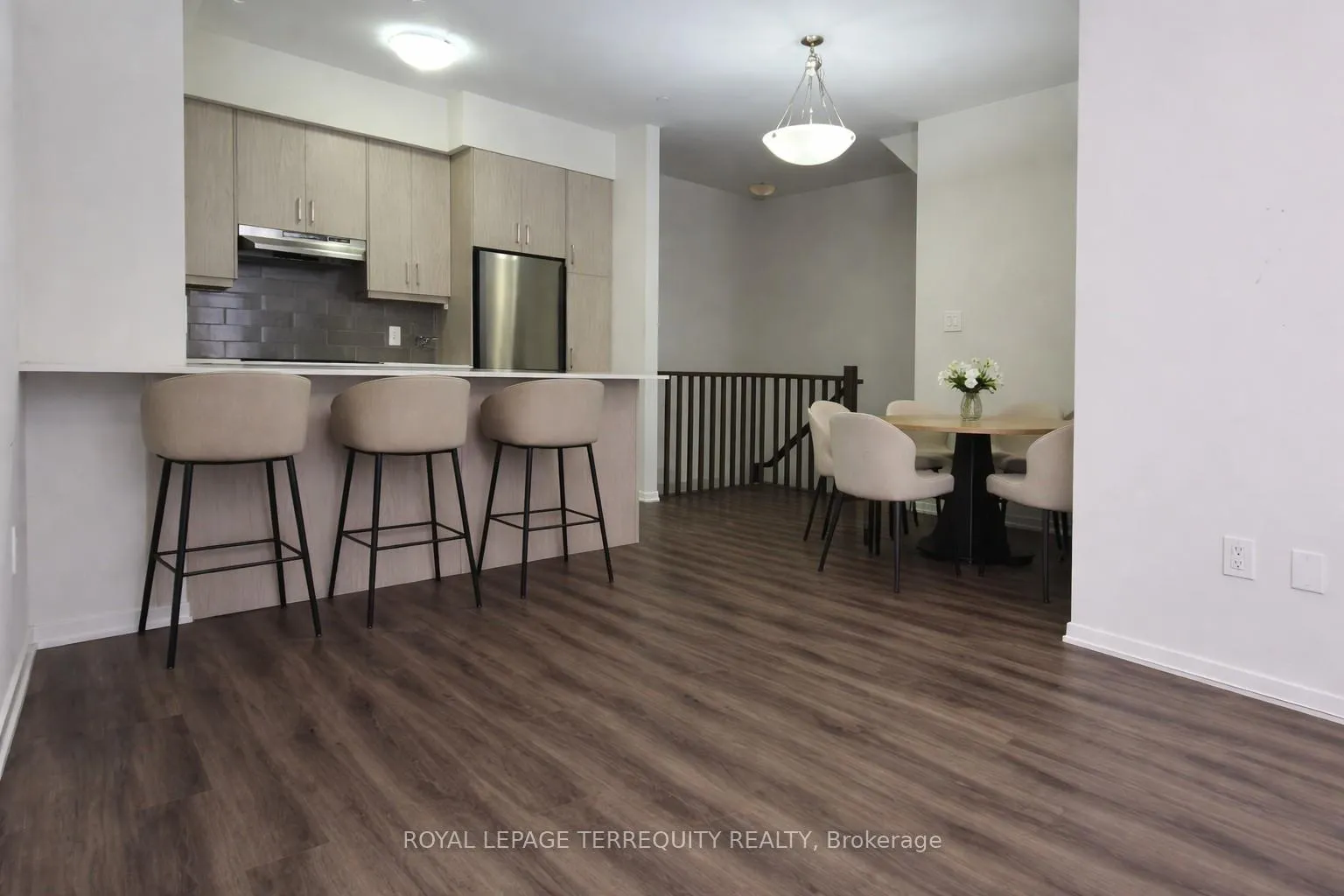 Photo 5 of Unit 33, 21 Honeycrisp Crescent, Vaughan, Vaughan Corporate Centre — HOMEH