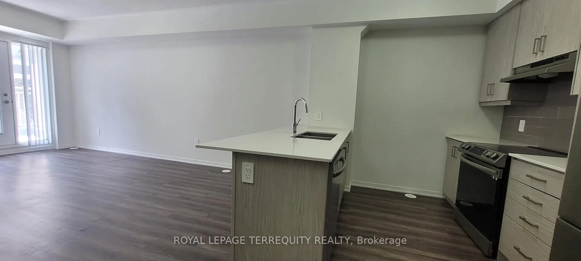 Photo 7 of Unit 33, 21 Honeycrisp Crescent, Vaughan, Vaughan Corporate Centre — HOMEH
