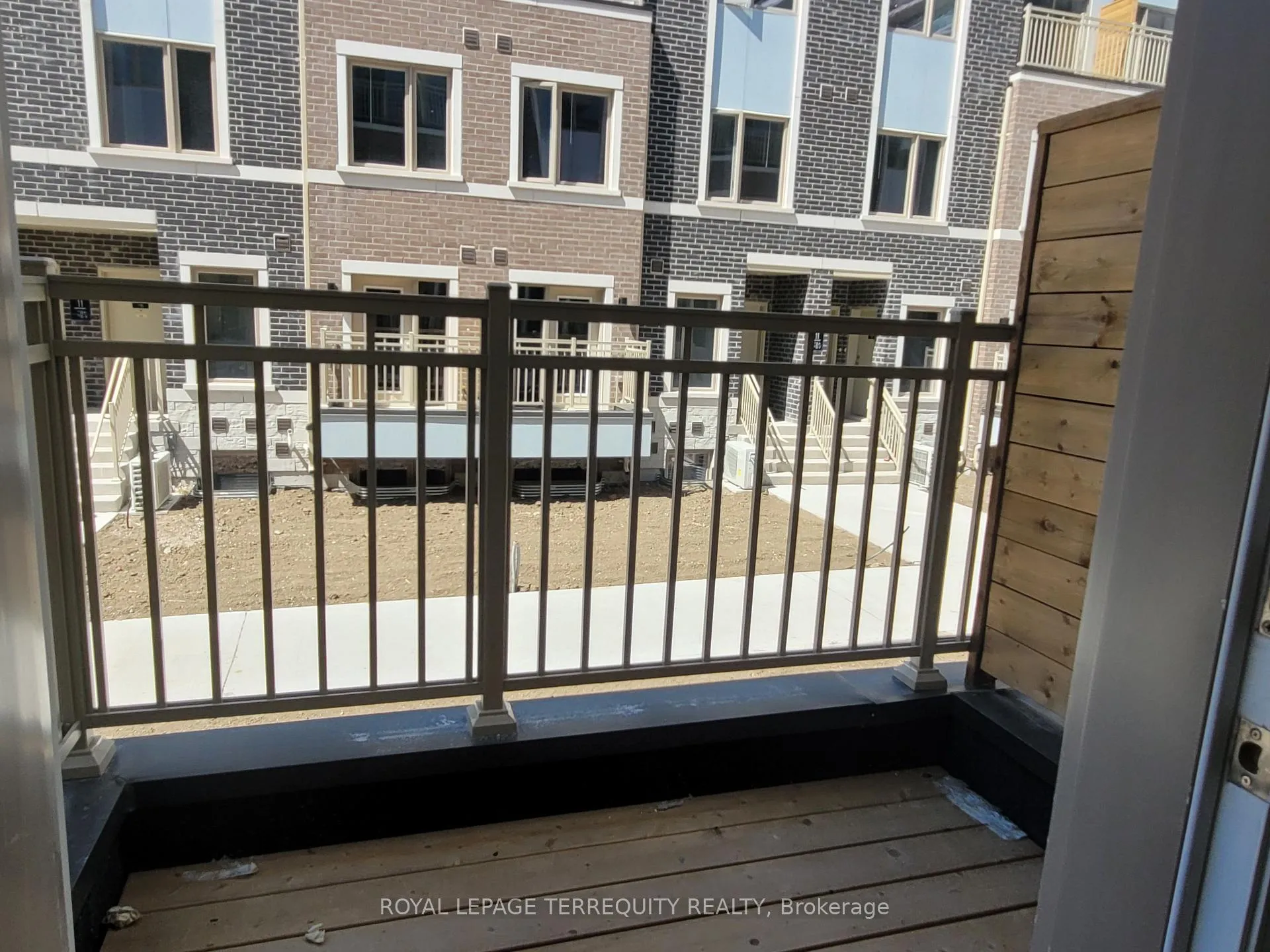 Photo 14 of Unit 33, 21 Honeycrisp Crescent, Vaughan, Vaughan Corporate Centre — HOMEH