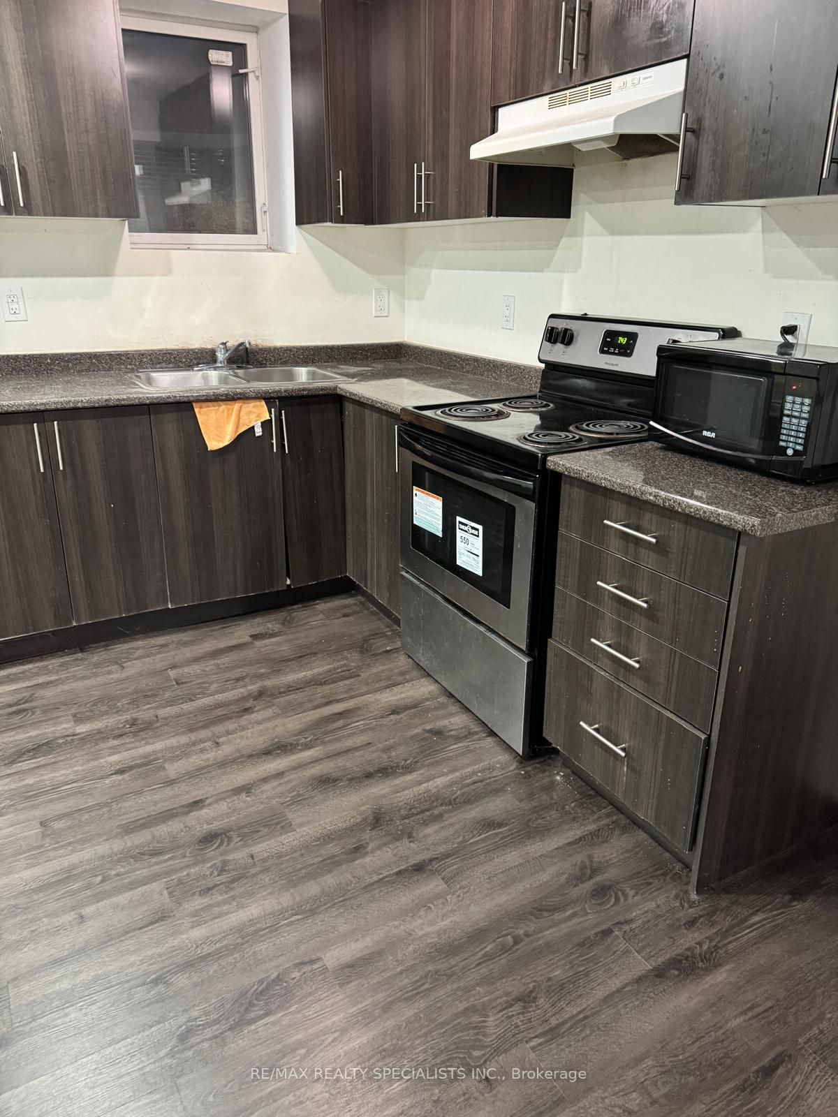 Photo 5 of Unit BASEMENT, 16 Edinburgh Drive, Brampton, Bram West — HOMEH