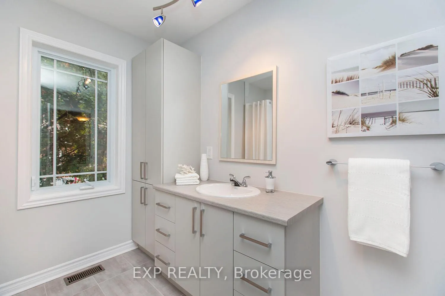 Photo 16 of Unit A, 183 Kipp Street, Ottawa, Vanier — HOMEH
