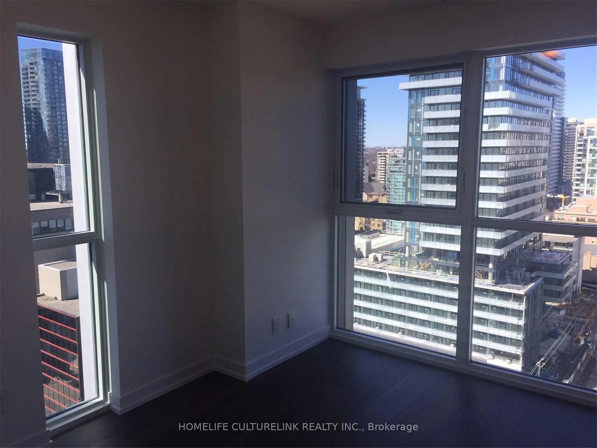 Photo 3 of Unit 1805, 125 Redpath Avenue, Toronto, Mount Pleasant West — HOMEH