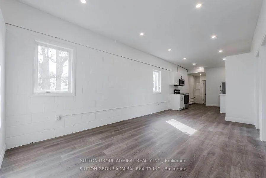 Photo 2 of Unit Upper 2, 1930 Queen Street E, Toronto, The Beaches — HOMEH