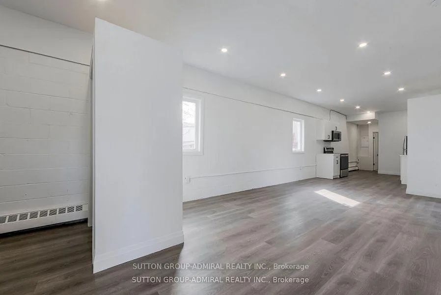 Photo 4 of Unit Upper 2, 1930 Queen Street E, Toronto, The Beaches — HOMEH