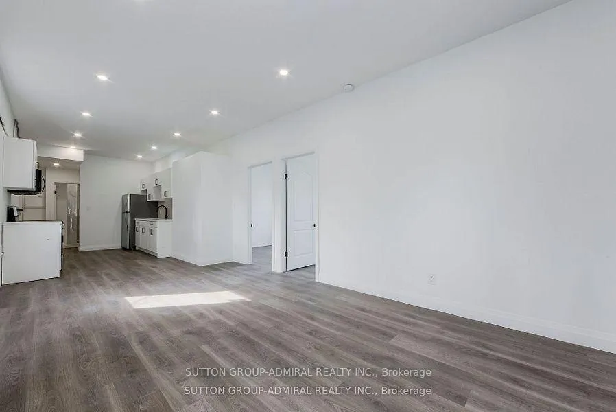 Photo 5 of Unit Upper 2, 1930 Queen Street E, Toronto, The Beaches — HOMEH