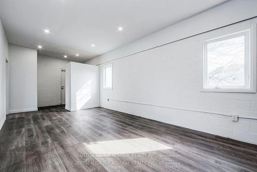 Photo 7 of Unit Upper 2, 1930 Queen Street E, Toronto, The Beaches — HOMEH