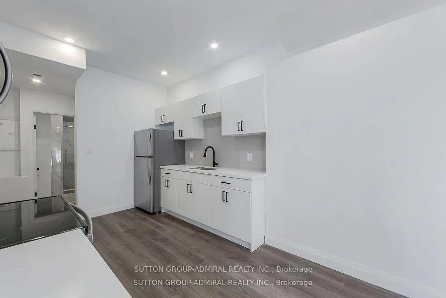 Photo 9 of Unit Upper 2, 1930 Queen Street E, Toronto, The Beaches — HOMEH