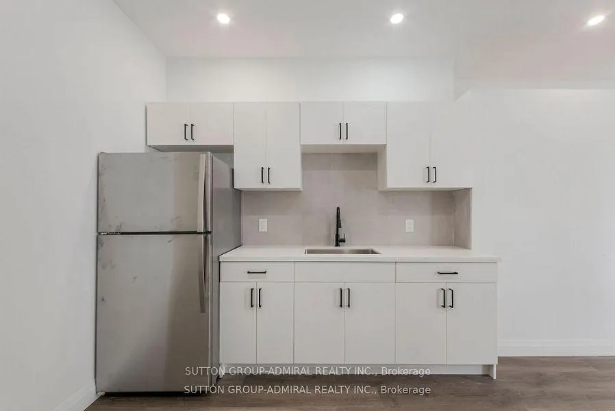 Photo 11 of Unit Upper 2, 1930 Queen Street E, Toronto, The Beaches — HOMEH