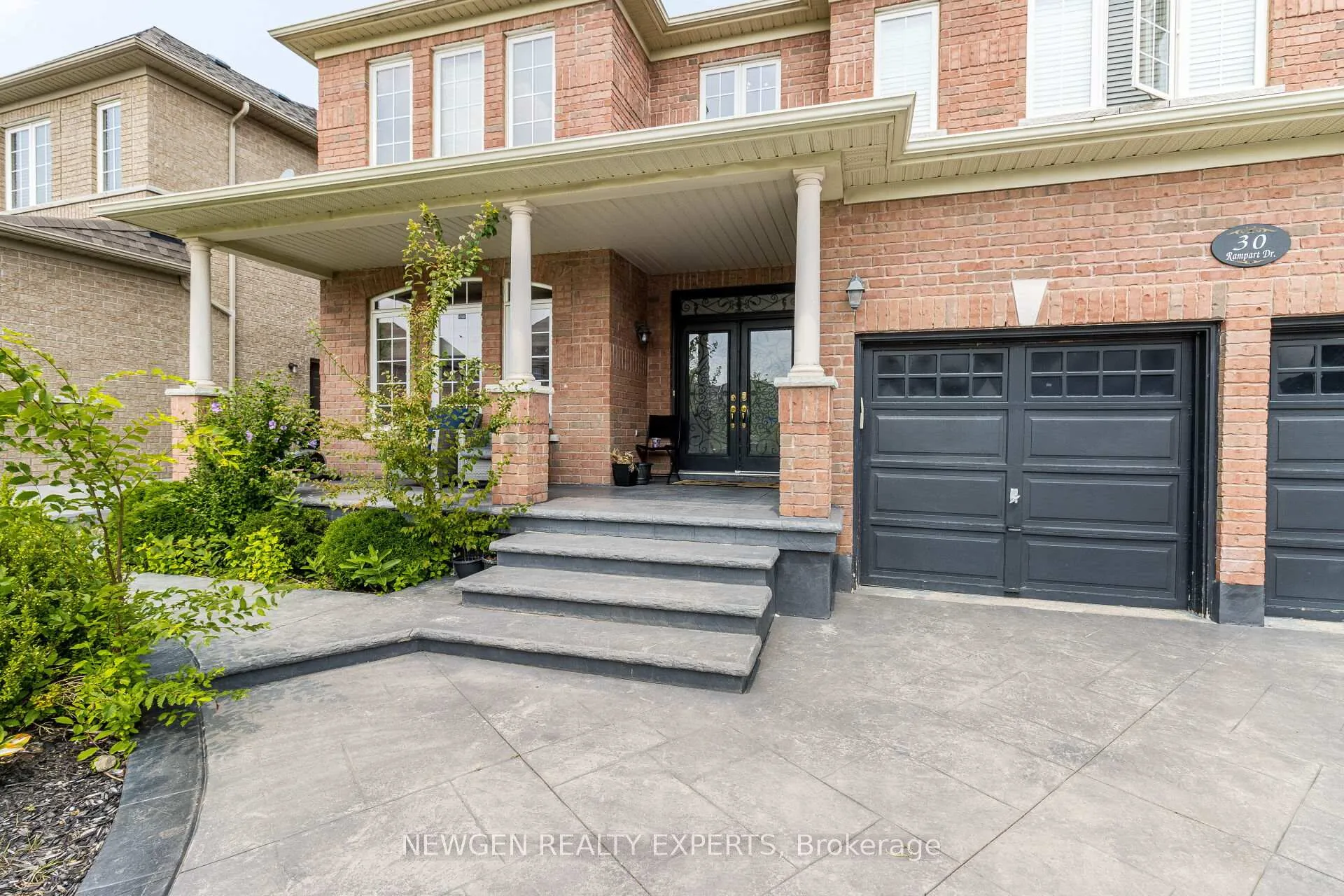 Photo 3 of 30 Rampart Drive, Brampton, Vales of Castlemore North — HOMEH