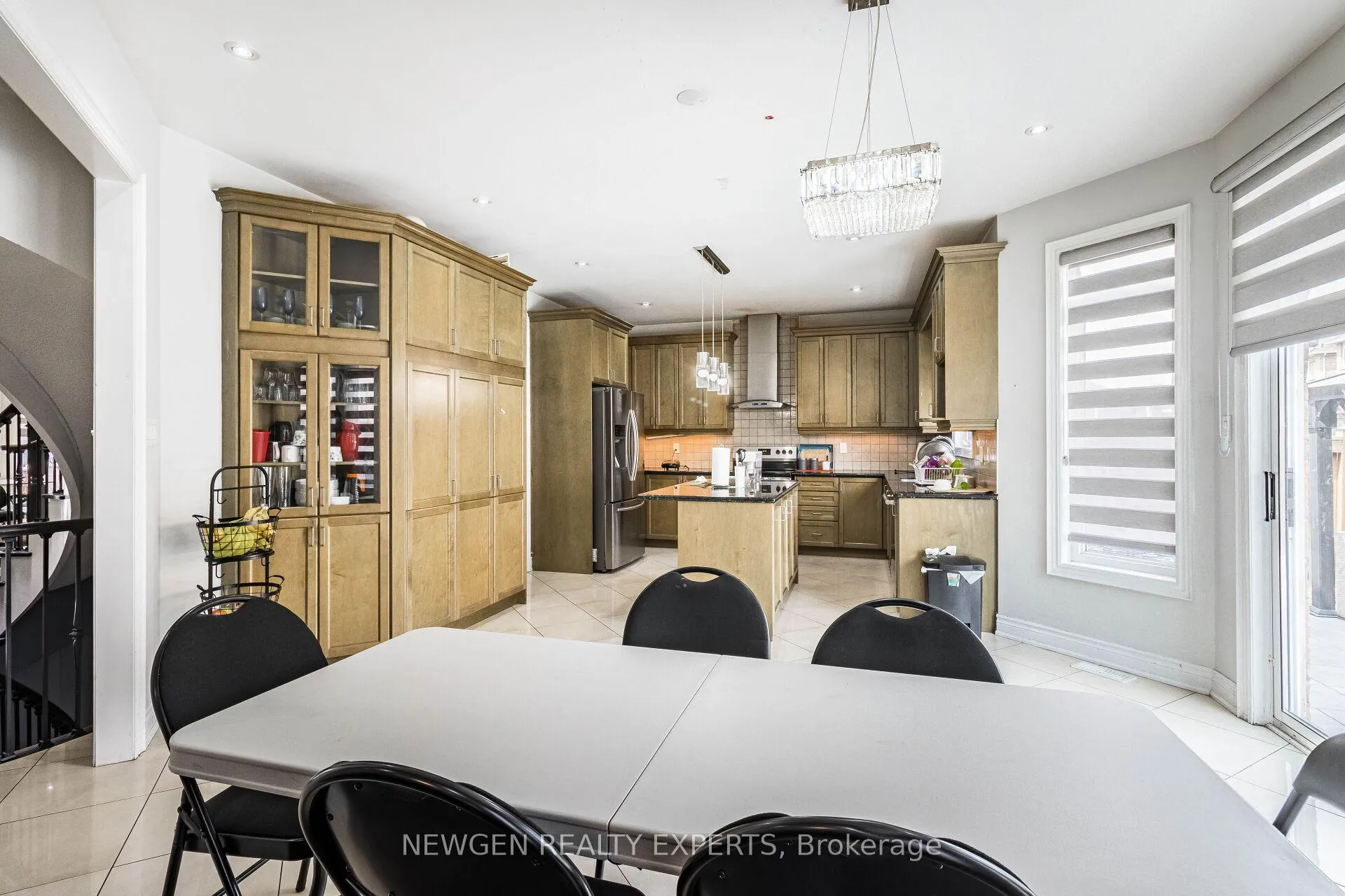 Photo 16 of 30 Rampart Drive, Brampton, Vales of Castlemore North — HOMEH