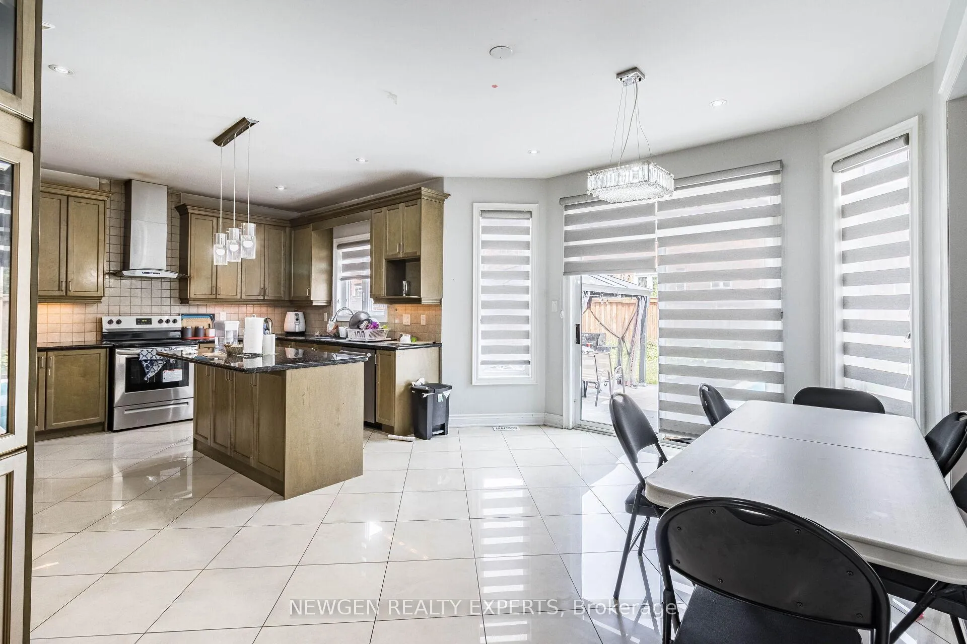 Photo 17 of 30 Rampart Drive, Brampton, Vales of Castlemore North — HOMEH
