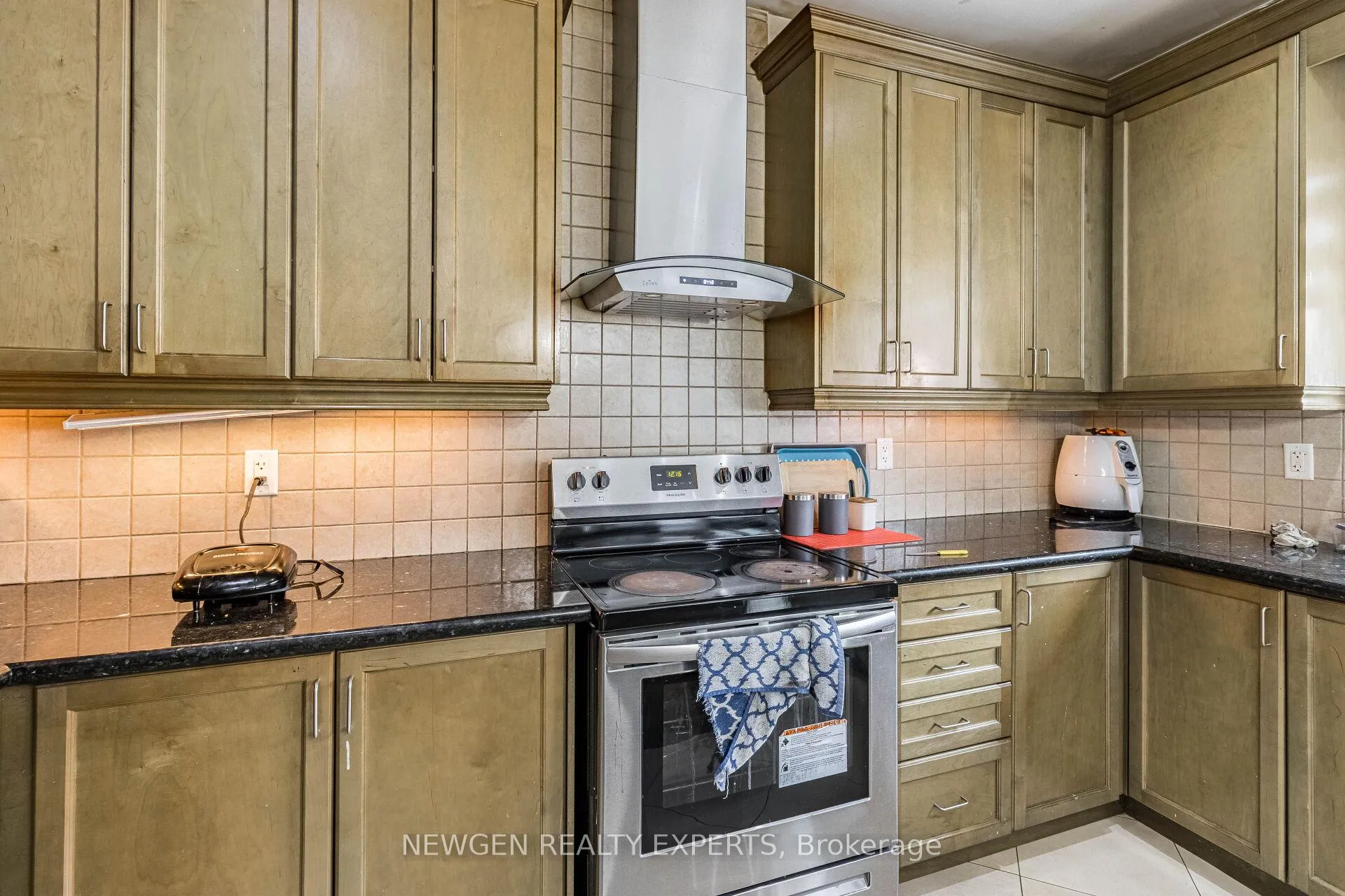 Photo 19 of 30 Rampart Drive, Brampton, Vales of Castlemore North — HOMEH