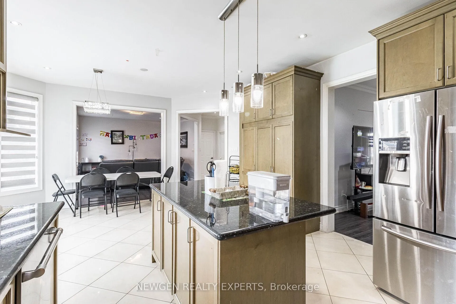 Photo 21 of 30 Rampart Drive, Brampton, Vales of Castlemore North — HOMEH