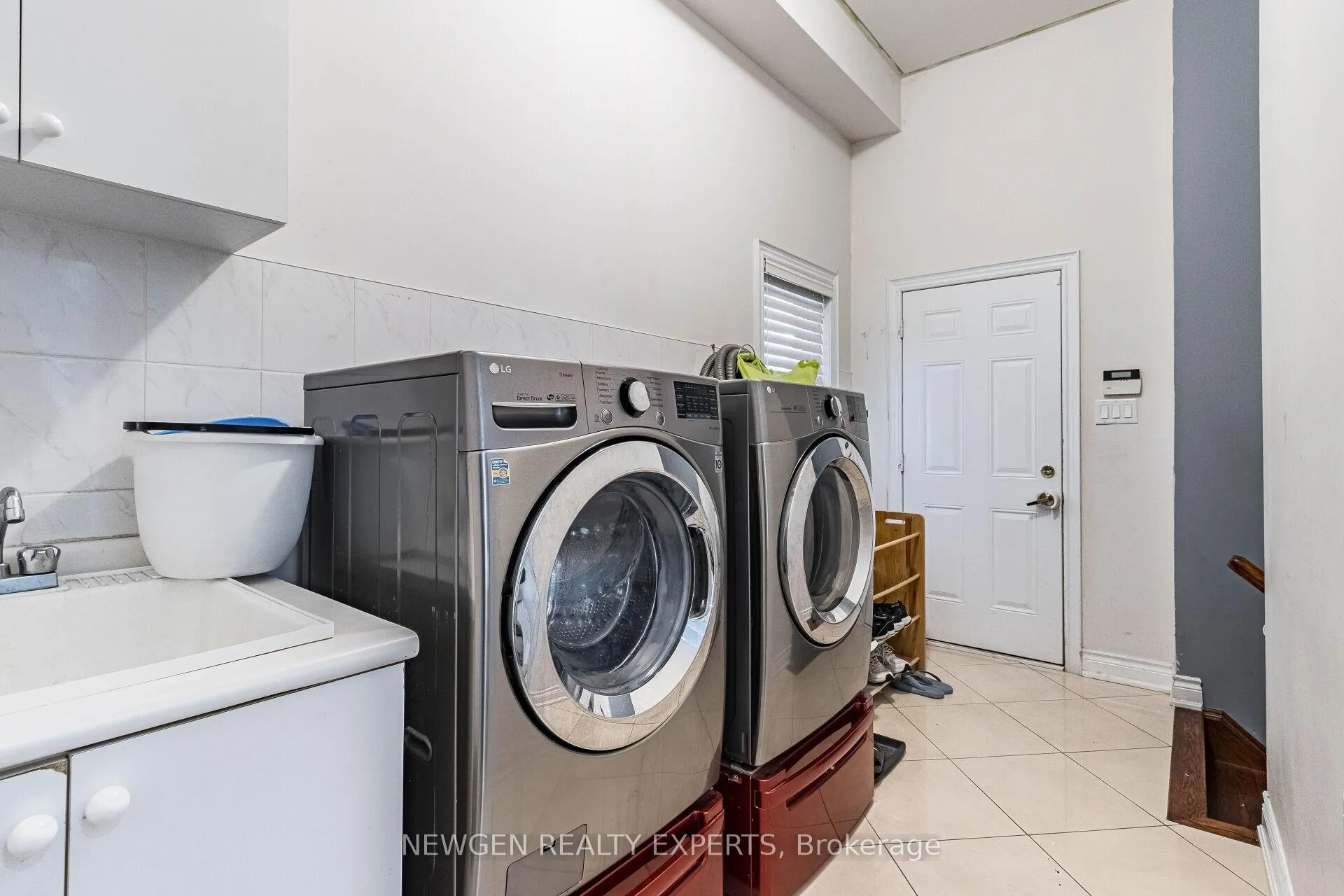 Photo 24 of 30 Rampart Drive, Brampton, Vales of Castlemore North — HOMEH