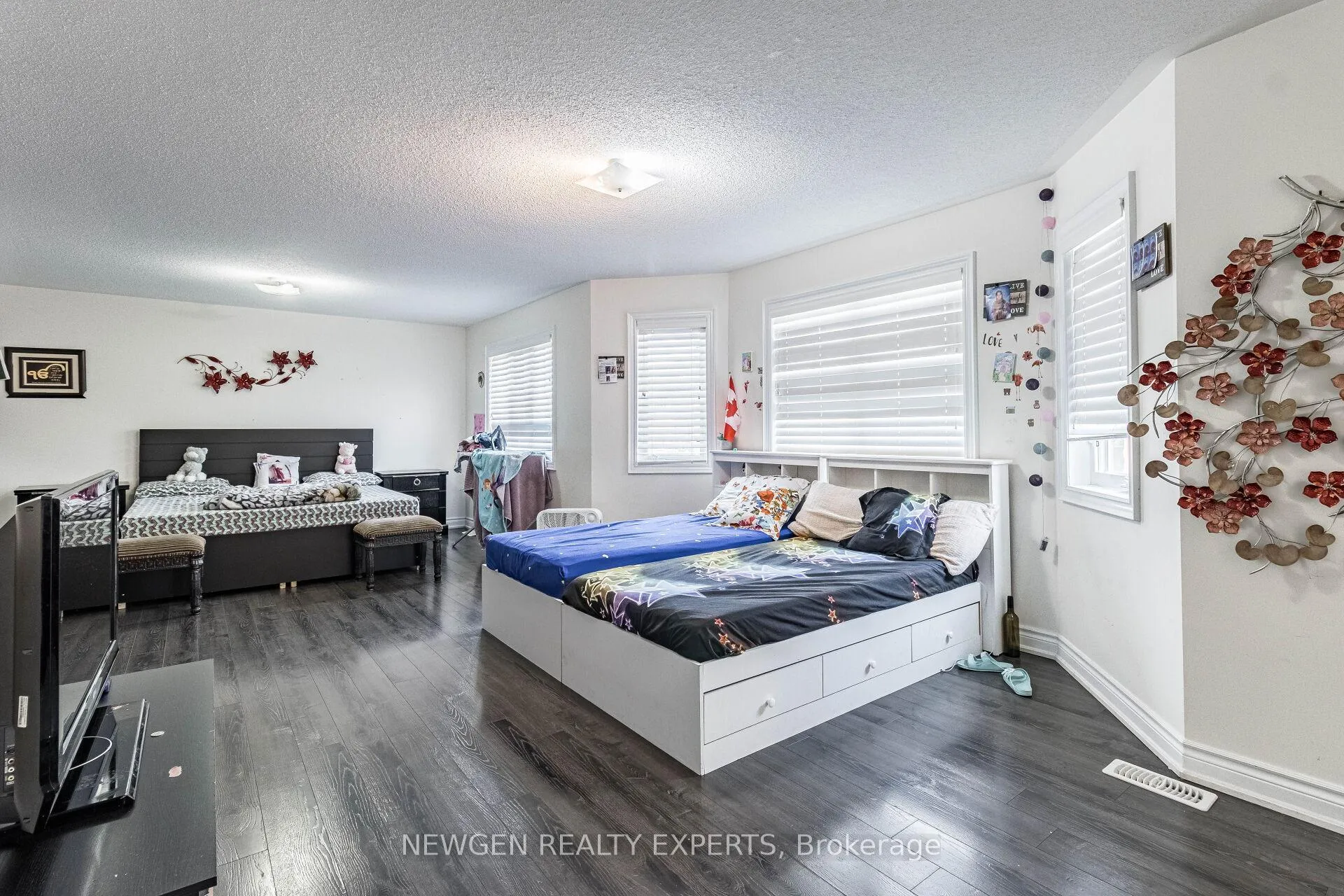 Photo 28 of 30 Rampart Drive, Brampton, Vales of Castlemore North — HOMEH