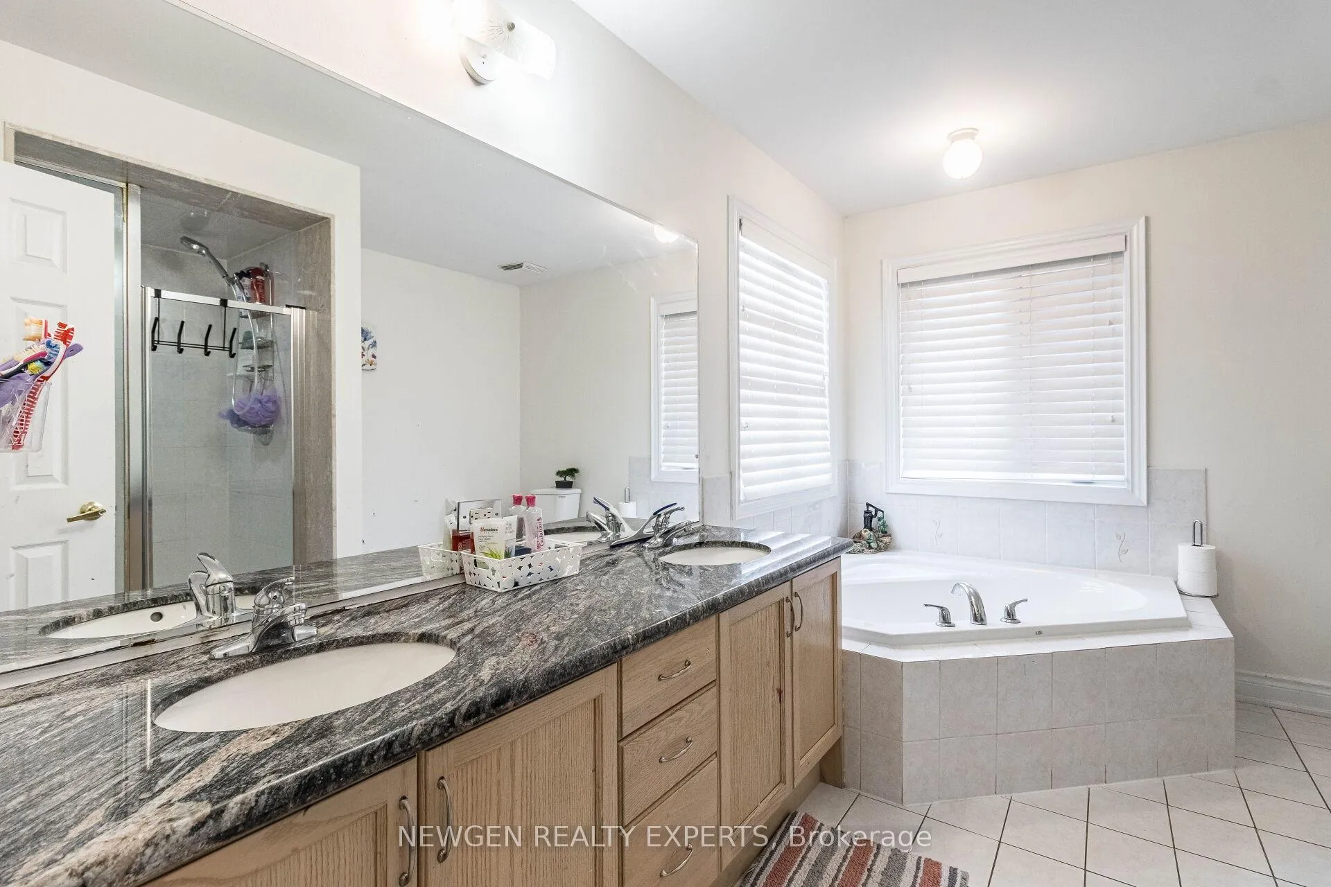 Photo 33 of 30 Rampart Drive, Brampton, Vales of Castlemore North — HOMEH