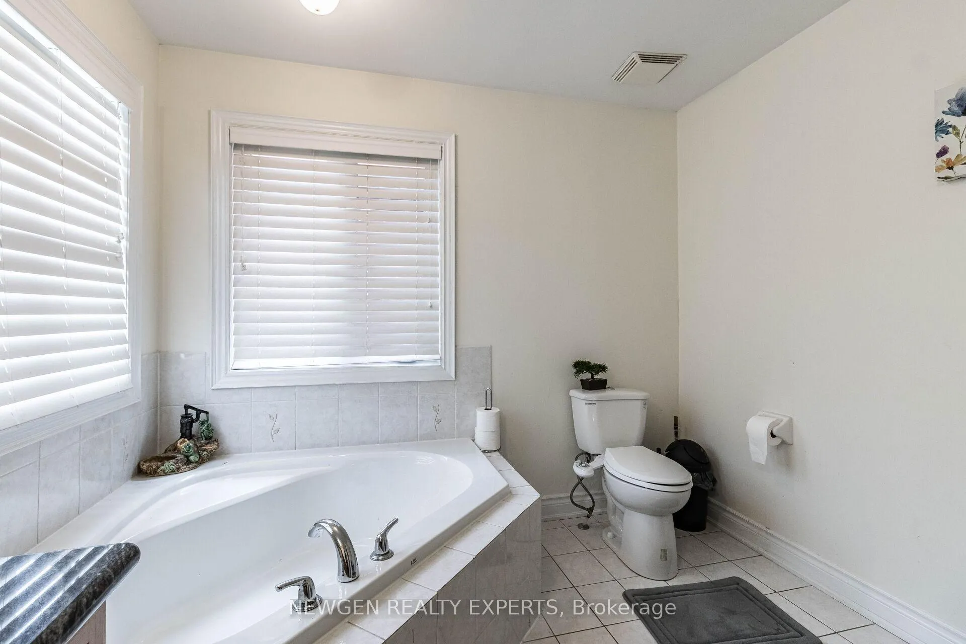 Photo 35 of 30 Rampart Drive, Brampton, Vales of Castlemore North — HOMEH