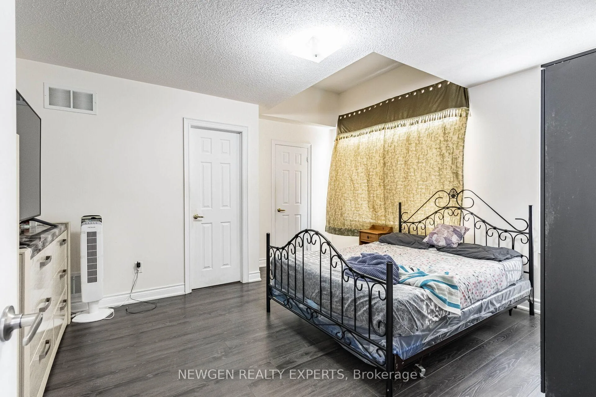 Photo 39 of 30 Rampart Drive, Brampton, Vales of Castlemore North — HOMEH