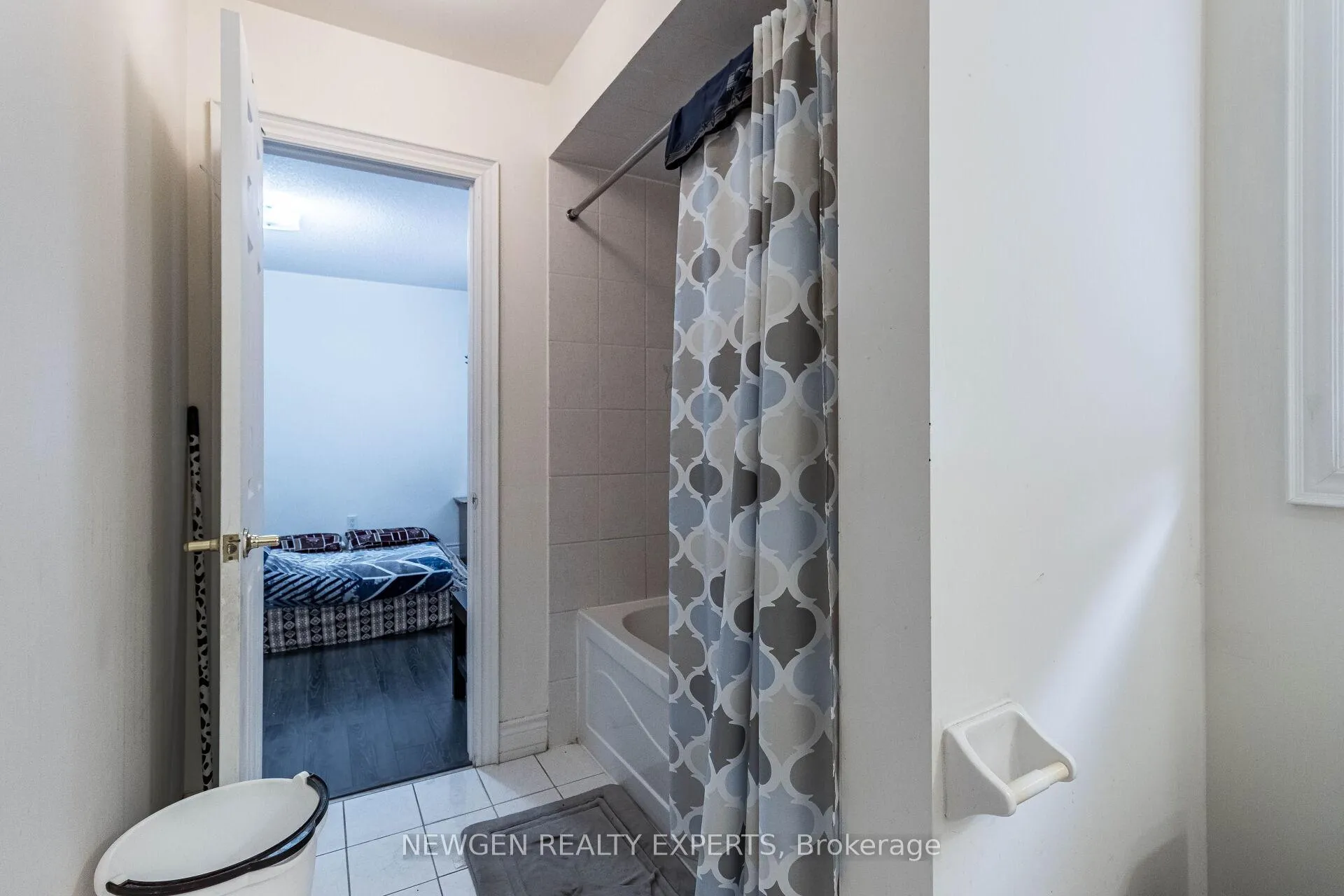 Photo 44 of 30 Rampart Drive, Brampton, Vales of Castlemore North — HOMEH