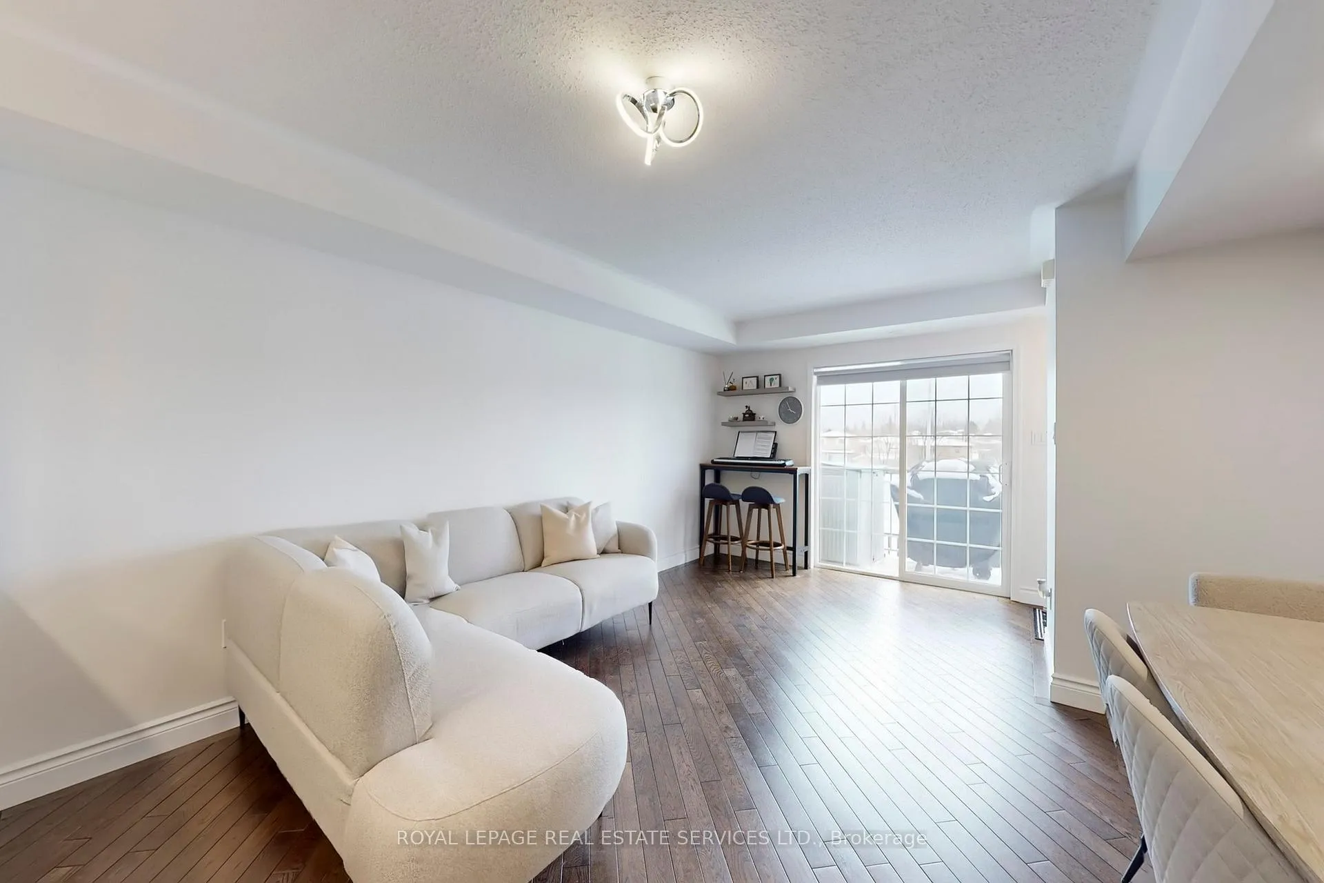 Photo 4 of 158 Kingston Road W, Ajax, Central — HOMEH