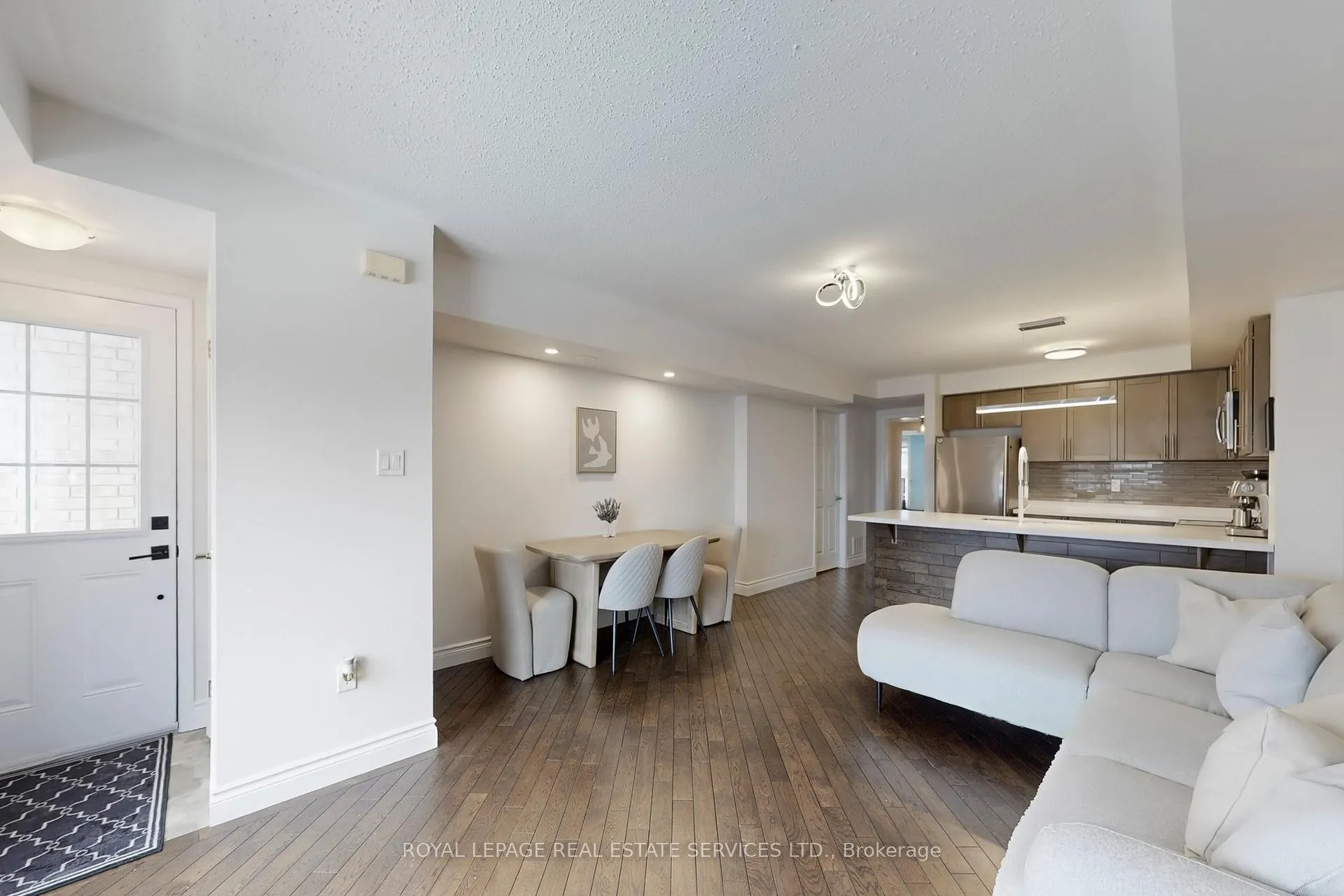 Photo 5 of 158 Kingston Road W, Ajax, Central — HOMEH