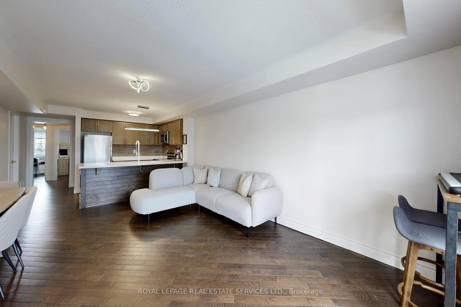 Photo 6 of 158 Kingston Road W, Ajax, Central — HOMEH