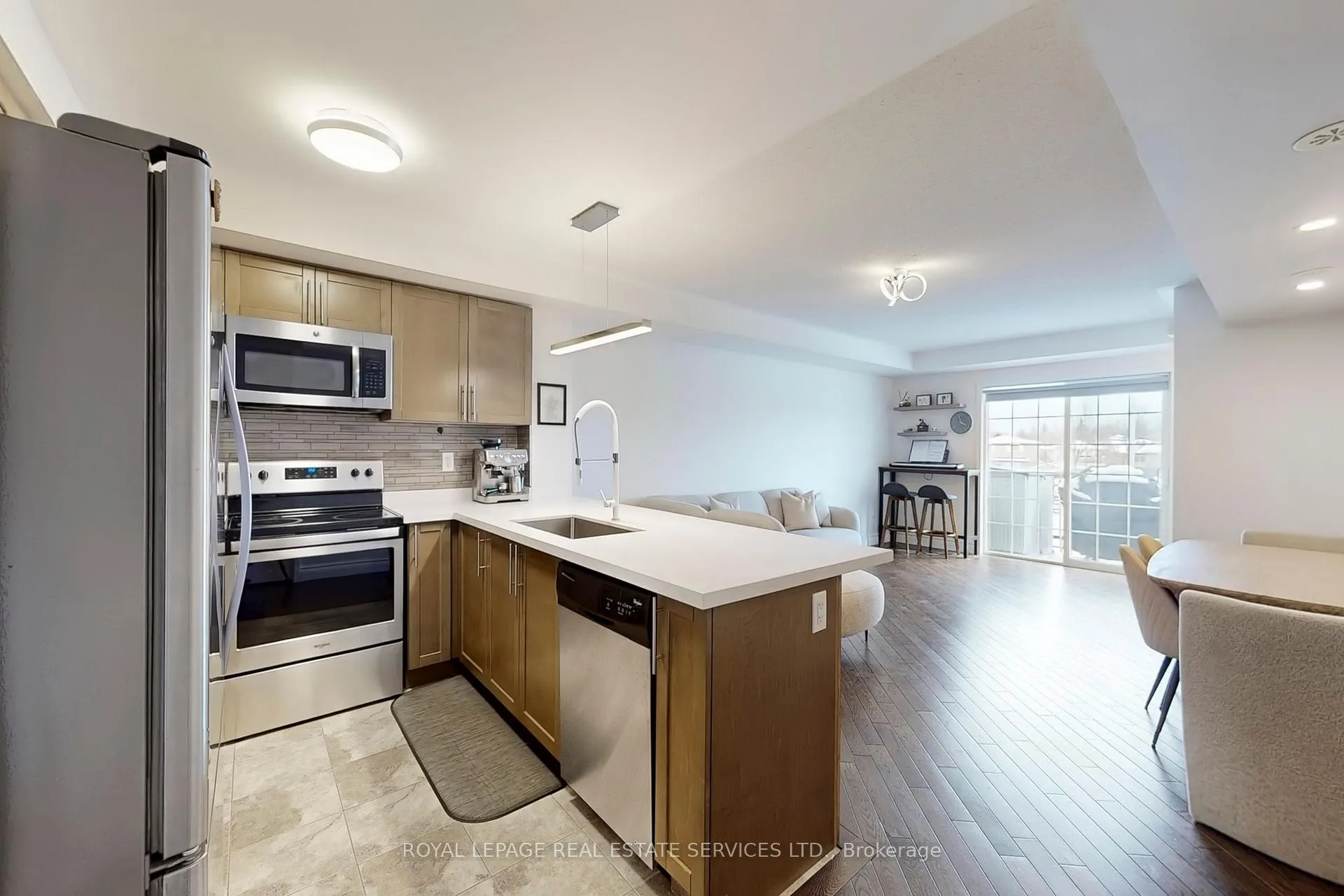 Photo 10 of 158 Kingston Road W, Ajax, Central — HOMEH