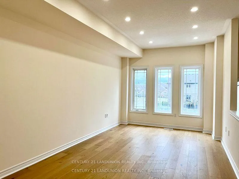 Photo 3 of 56 Bloom Crescent, Hamilton, Hannon — HOMEH