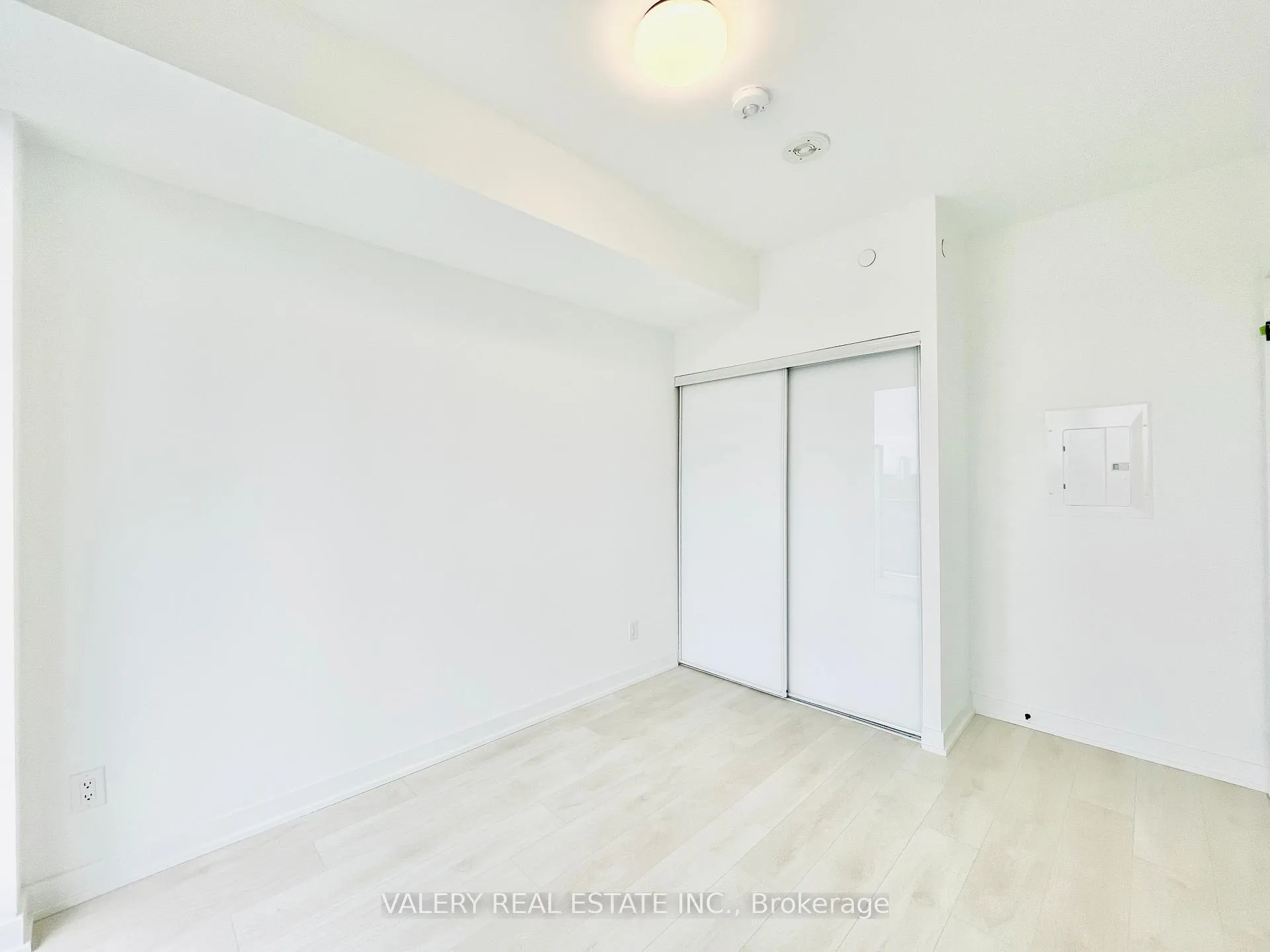 Photo 8 of 5 Defries Street, Toronto, Regent Park — HOMEH