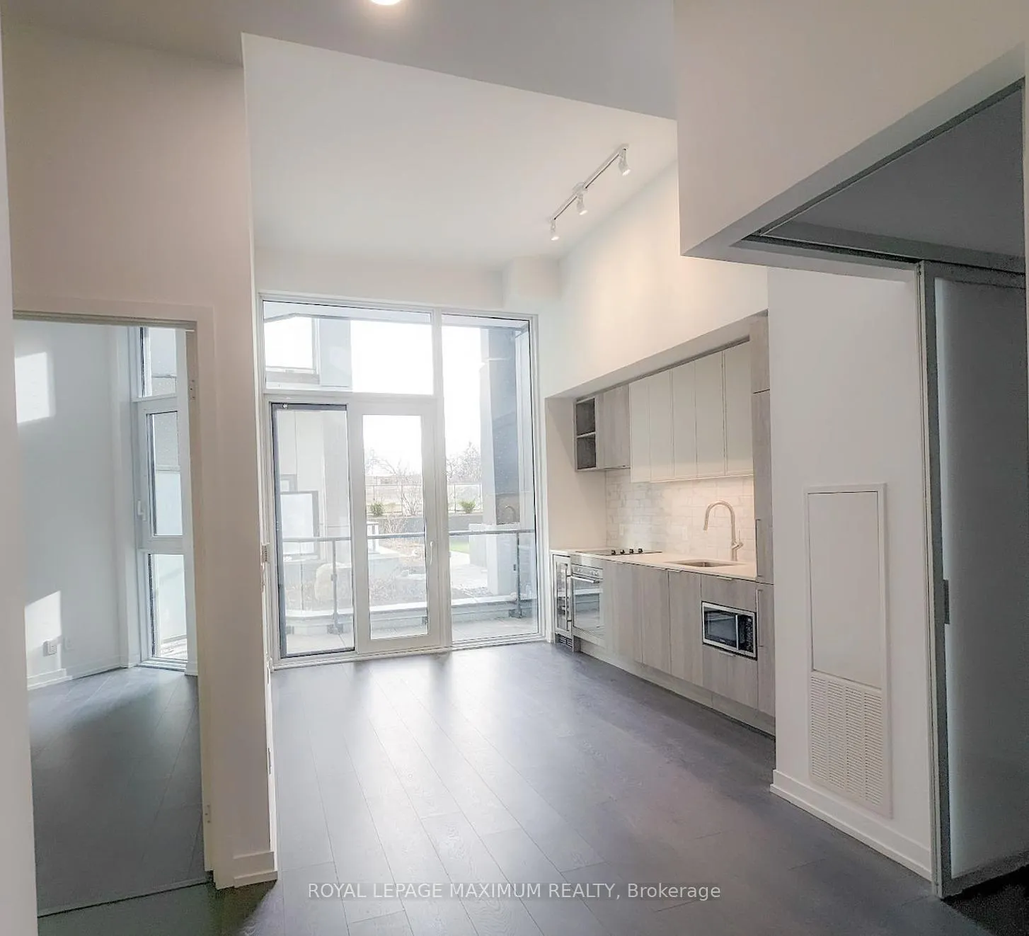 Photo 7 of Unit 201, 2020 Bathurst Street, Toronto, Humewood-Cedarvale — HOMEH