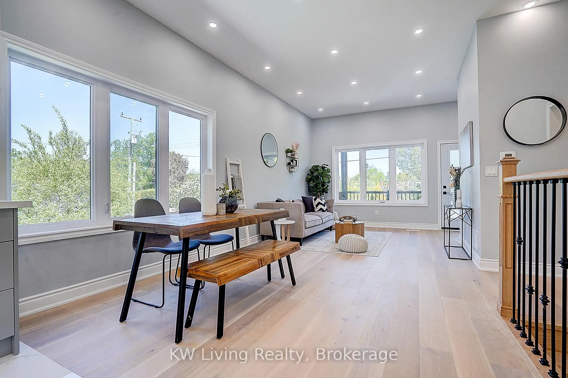 Photo 4 of 15 Farley Circle, Georgina, Historic Lakeshore Communities — HOMEH