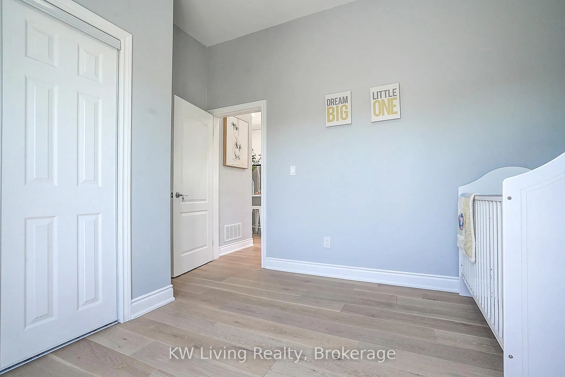 Photo 13 of 15 Farley Circle, Georgina, Historic Lakeshore Communities — HOMEH