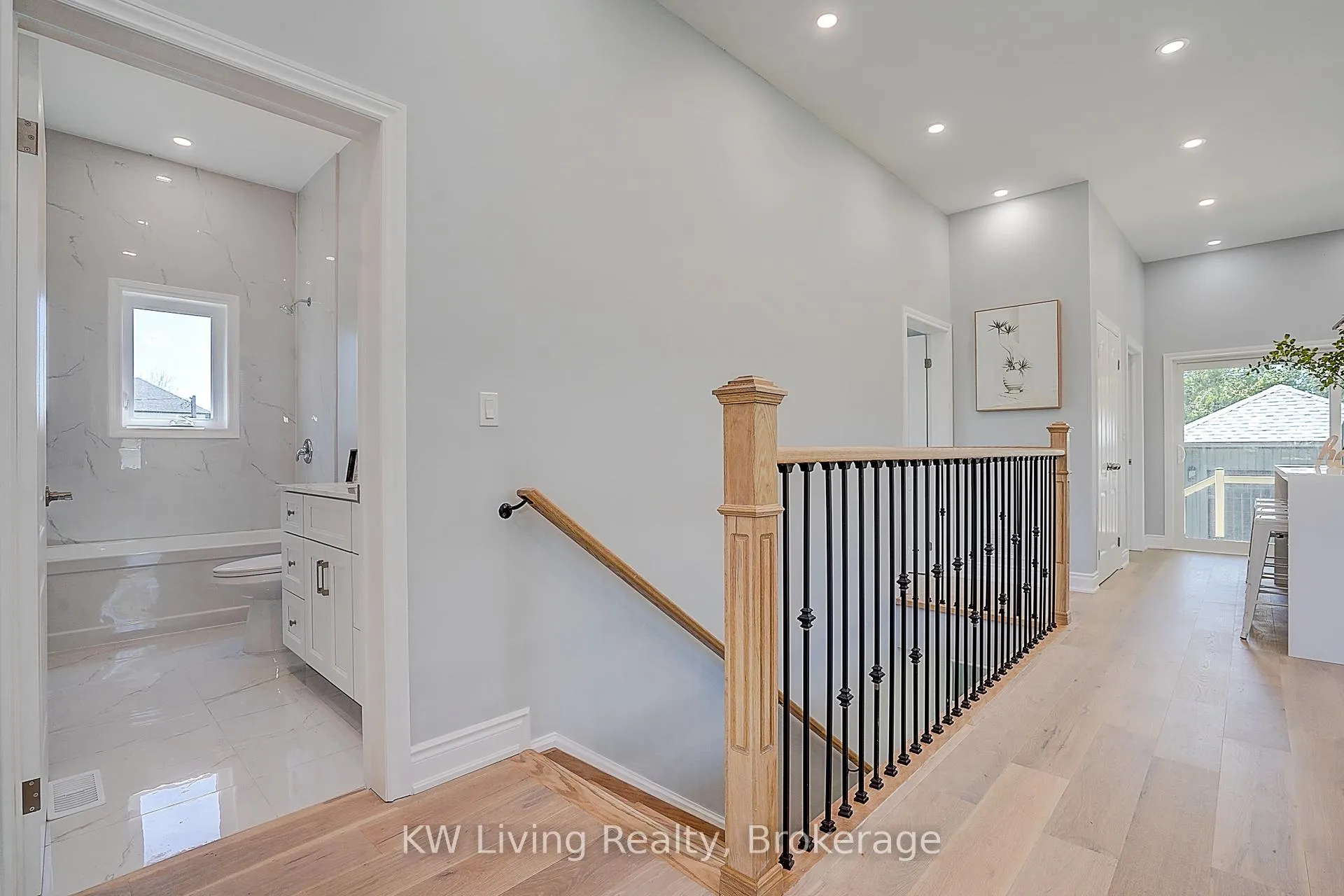 Photo 19 of 15 Farley Circle, Georgina, Historic Lakeshore Communities — HOMEH