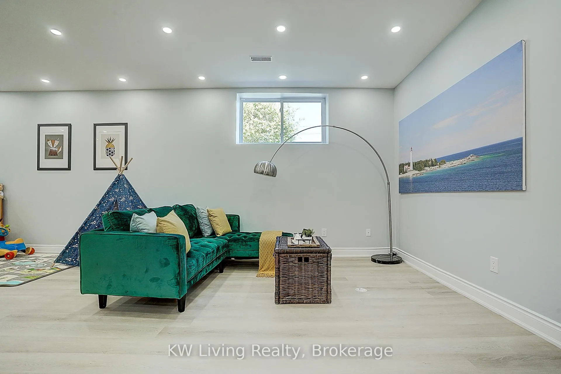 Photo 25 of 15 Farley Circle, Georgina, Historic Lakeshore Communities — HOMEH