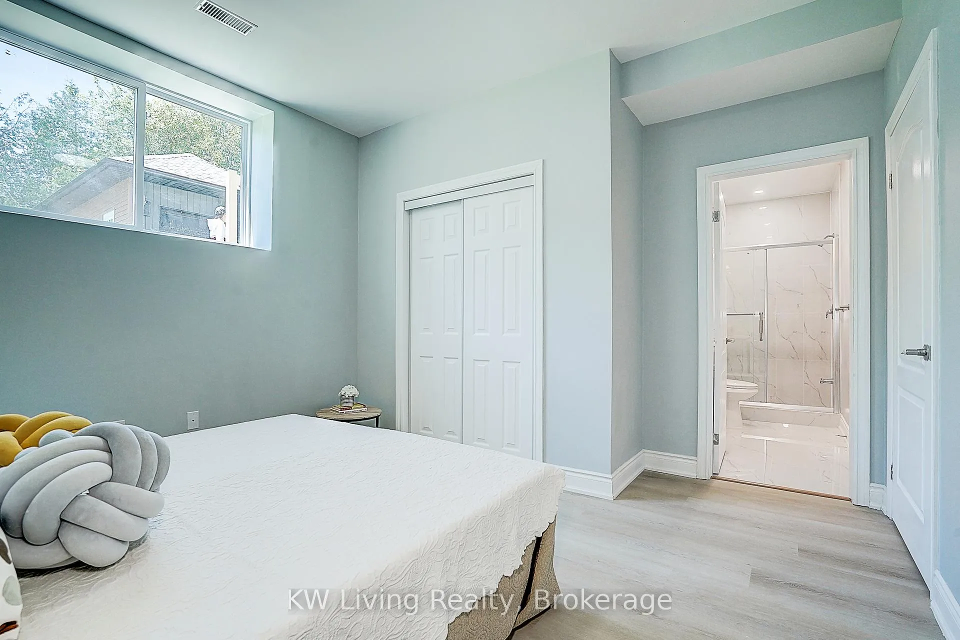 Photo 29 of 15 Farley Circle, Georgina, Historic Lakeshore Communities — HOMEH