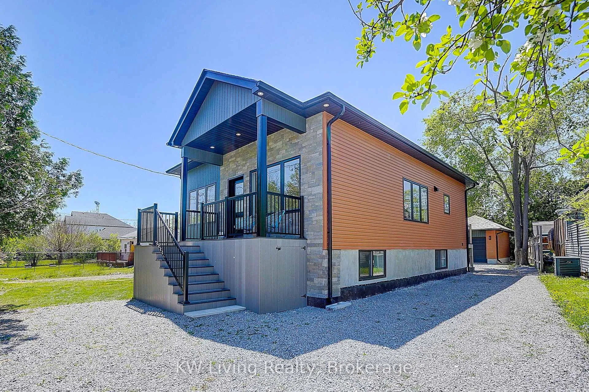 Photo 35 of 15 Farley Circle, Georgina, Historic Lakeshore Communities — HOMEH