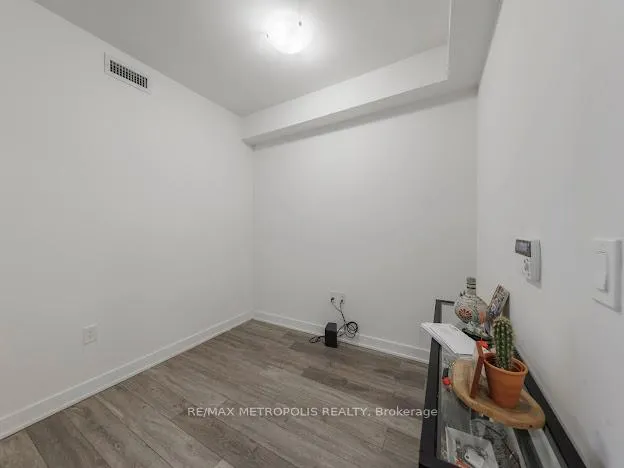 Photo 3 of Unit 711, 195 Redpath Avenue, Toronto, Mount Pleasant West — HOMEH